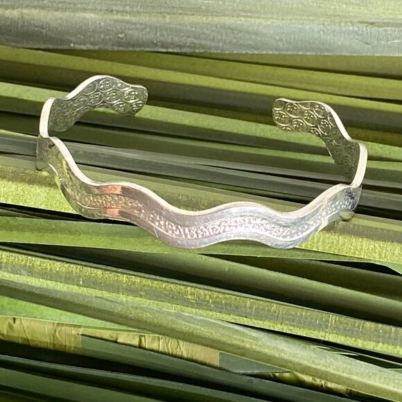 999 Purity Silver Wavy Longevity Blessing Bracelet - Picture 5 of 13